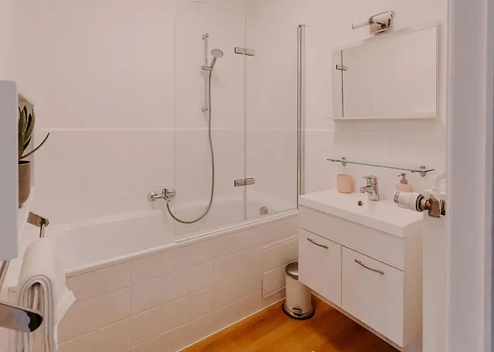 Zee Rust Apartment *